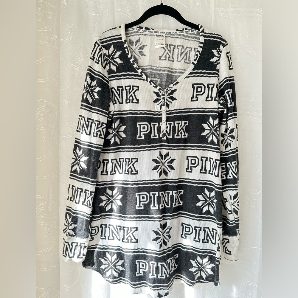 ✨Victoria Secret Pink Holiday Pajamas. Pre-Loved in good/fair condition.✨